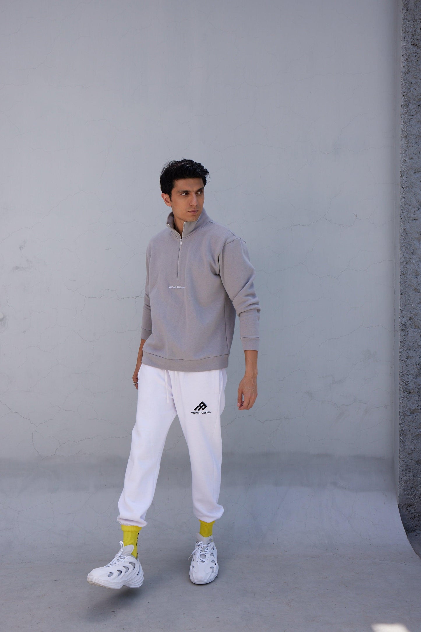 Jogger Logo White - Young Pumped