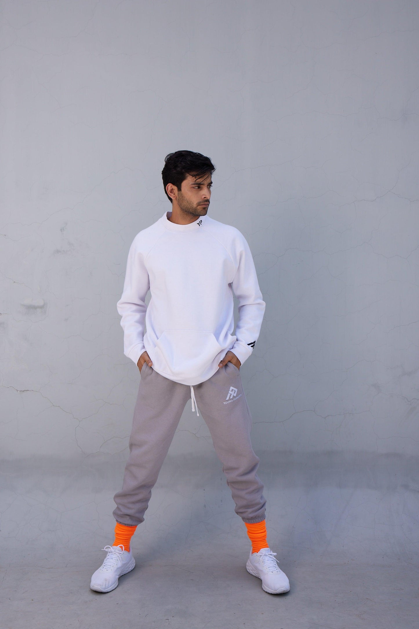 Jogger Logo Grey - Young Pumped