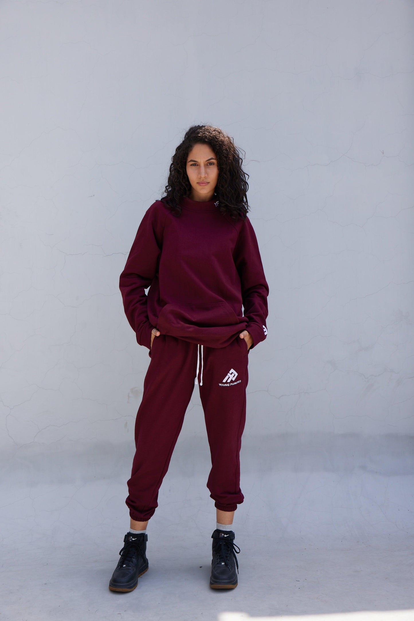 Jogger Logo Maroon - Young Pumped