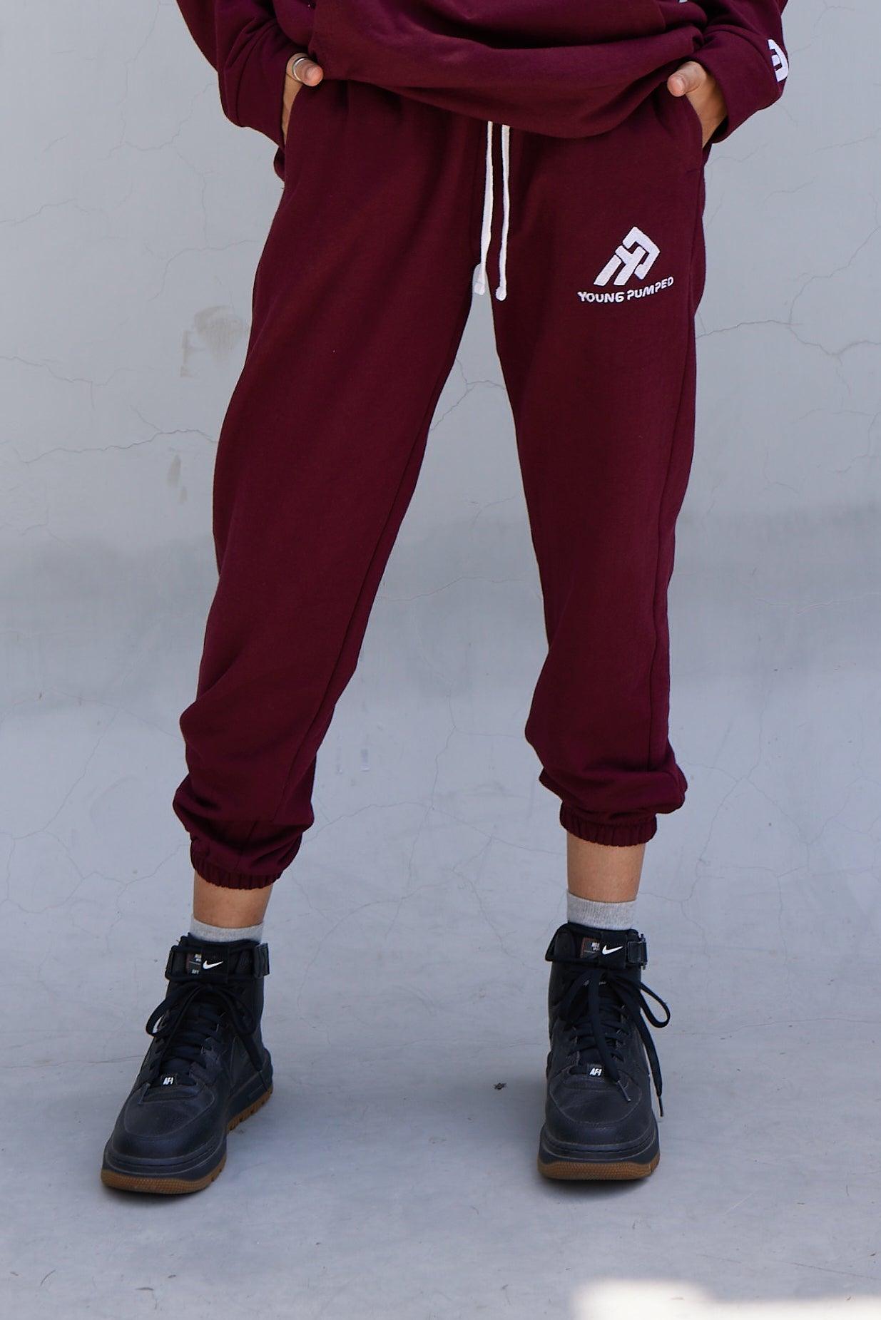 Jogger Logo Maroon - Young Pumped